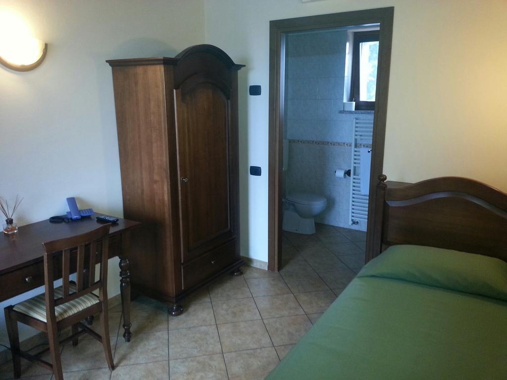 Agriturismo Cascina Del Peso 莱尼 客房 照片
