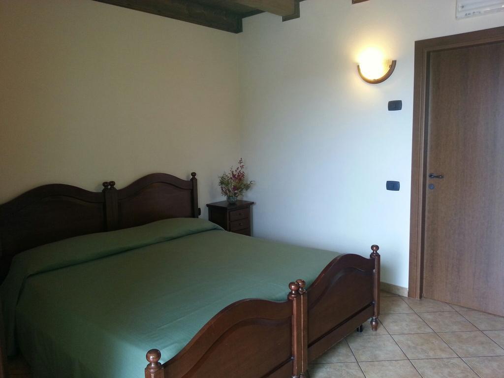 Agriturismo Cascina Del Peso 莱尼 客房 照片