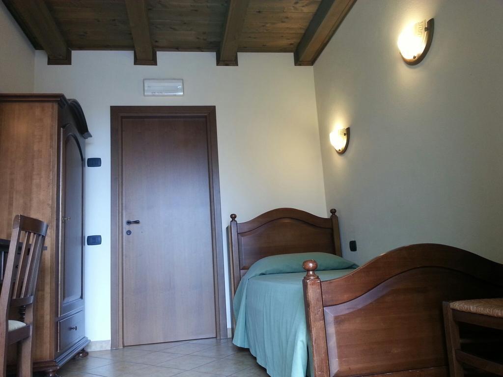 Agriturismo Cascina Del Peso 莱尼 客房 照片