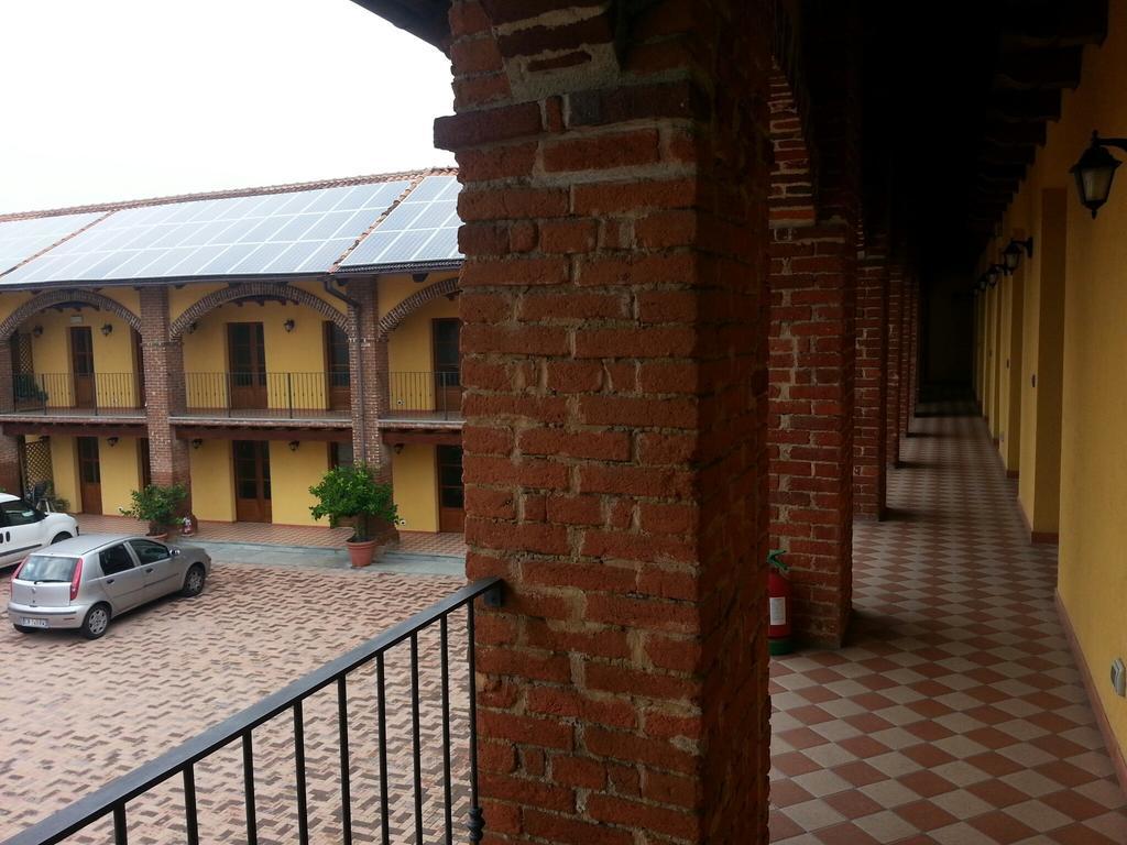 Agriturismo Cascina Del Peso 莱尼 外观 照片