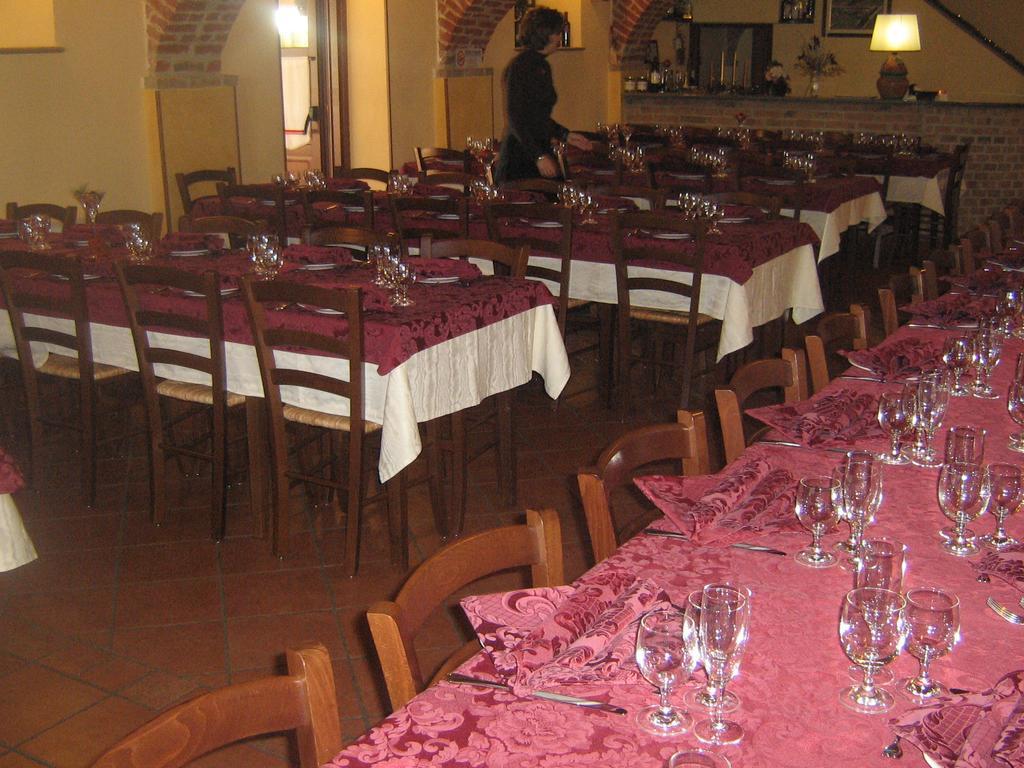 Agriturismo Cascina Del Peso 莱尼 外观 照片